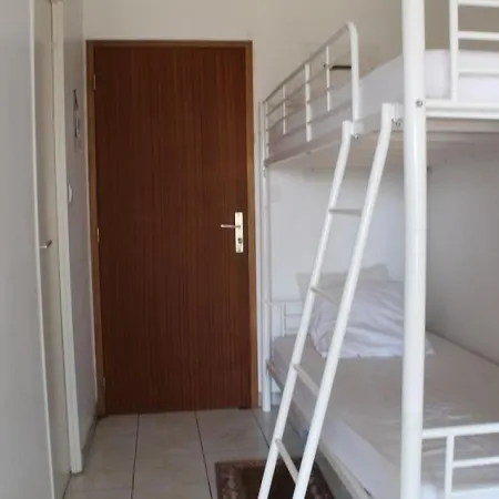 Studio 4 Personnes Studio Cabine 4 Couchages Bien Equipe. * Agde