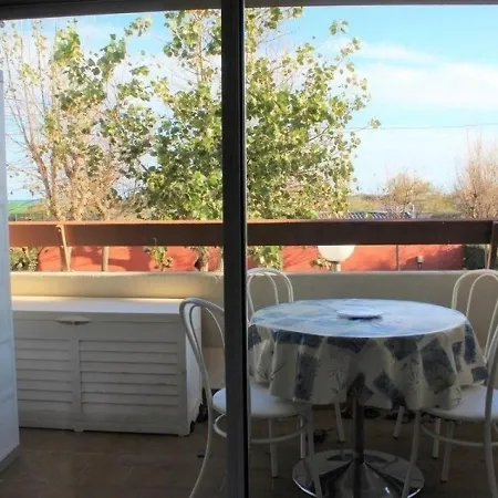 Studio 4 Personnes Studio Cabine 4 Couchages Bien Equipe. Appartement *